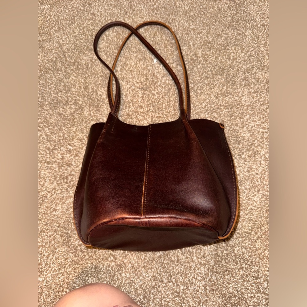 Portland Leather Tote Devan Bucket Tote in Color Grizzly - Picture 8 of 11